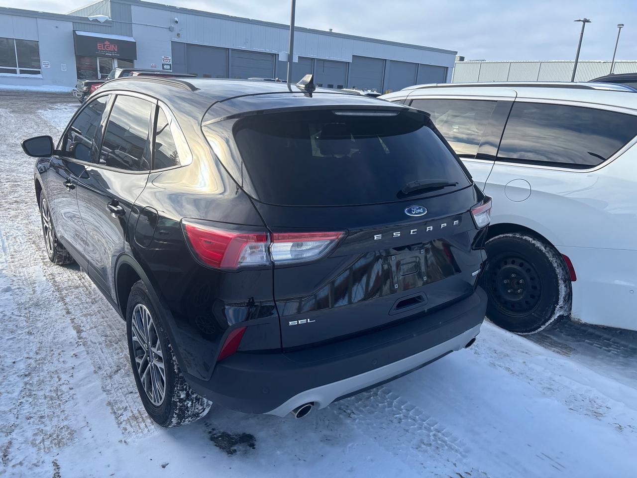 2020 Ford Escape SEL Photo2