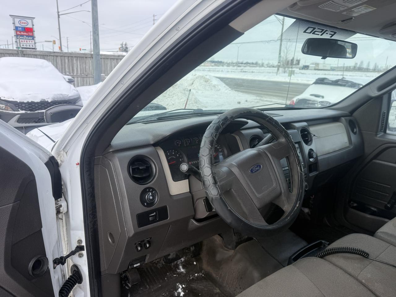 2009 Ford F-150 XL, LOW KMS, NEW SNOW PLOW, ONLY 68KMS, CERT Photo