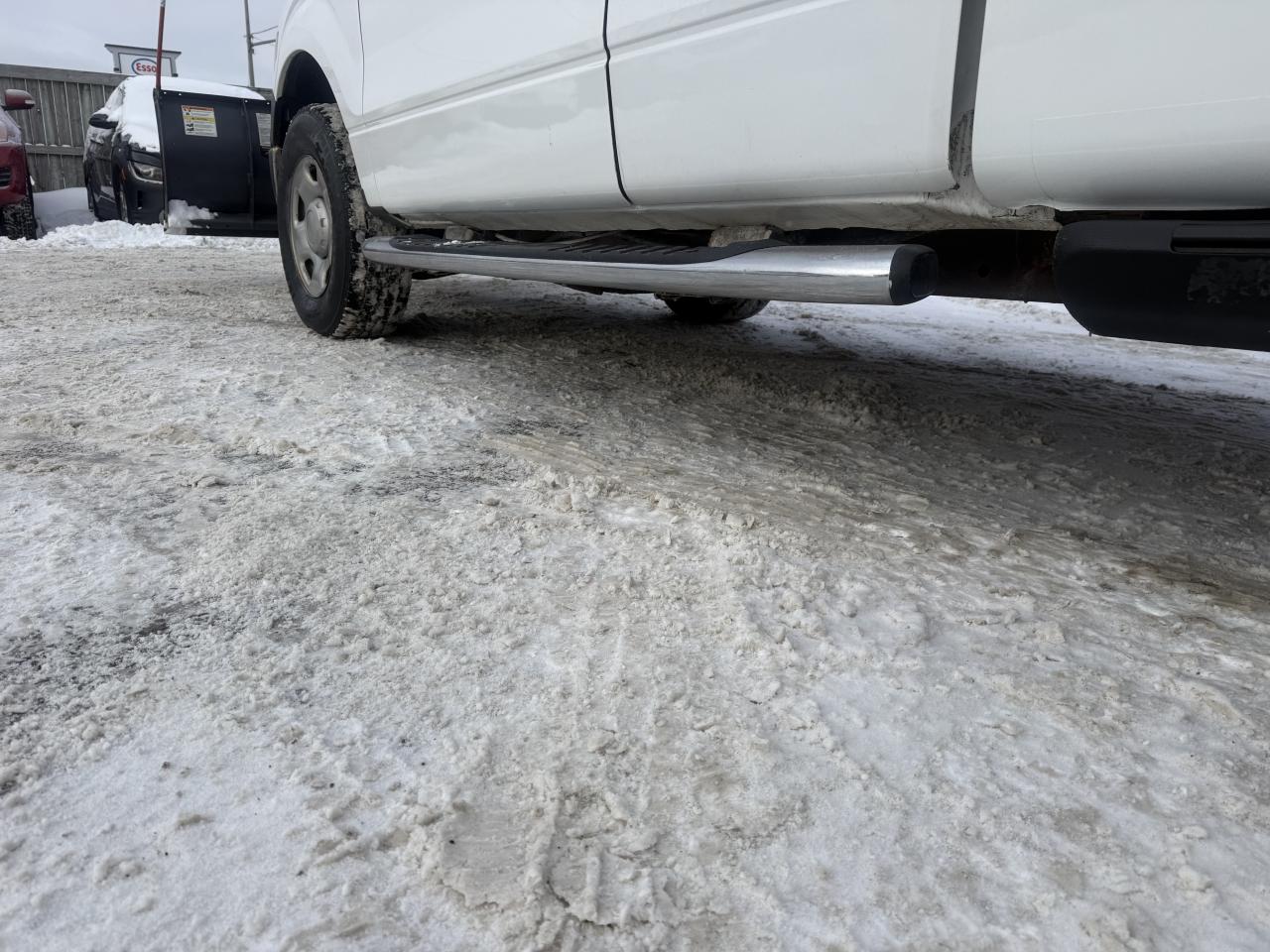 2009 Ford F-150 XL, LOW KMS, NEW SNOW PLOW, ONLY 68KMS, CERT Photo