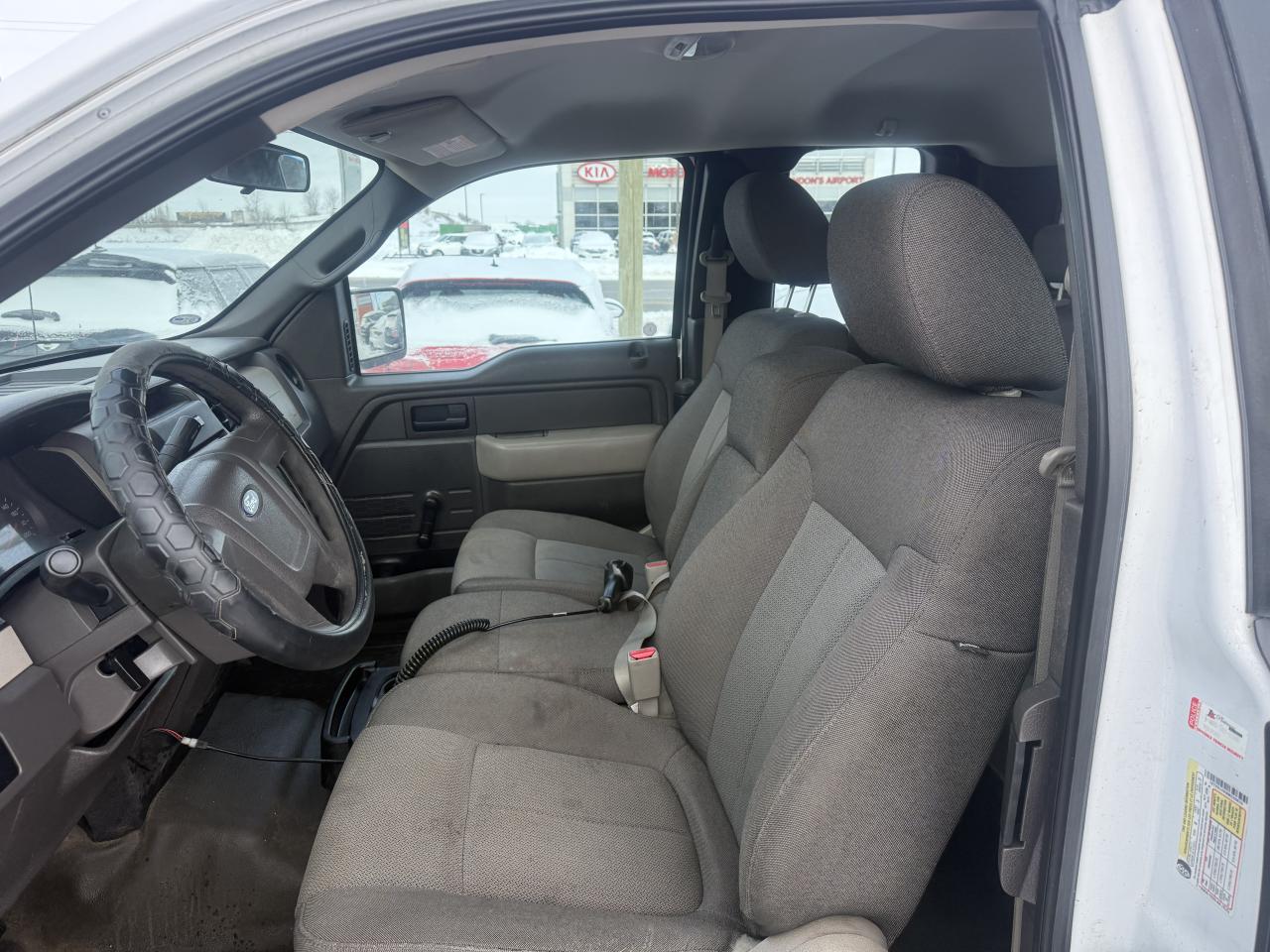 2009 Ford F-150 XL, LOW KMS, NEW SNOW PLOW, ONLY 68KMS, CERT Photo