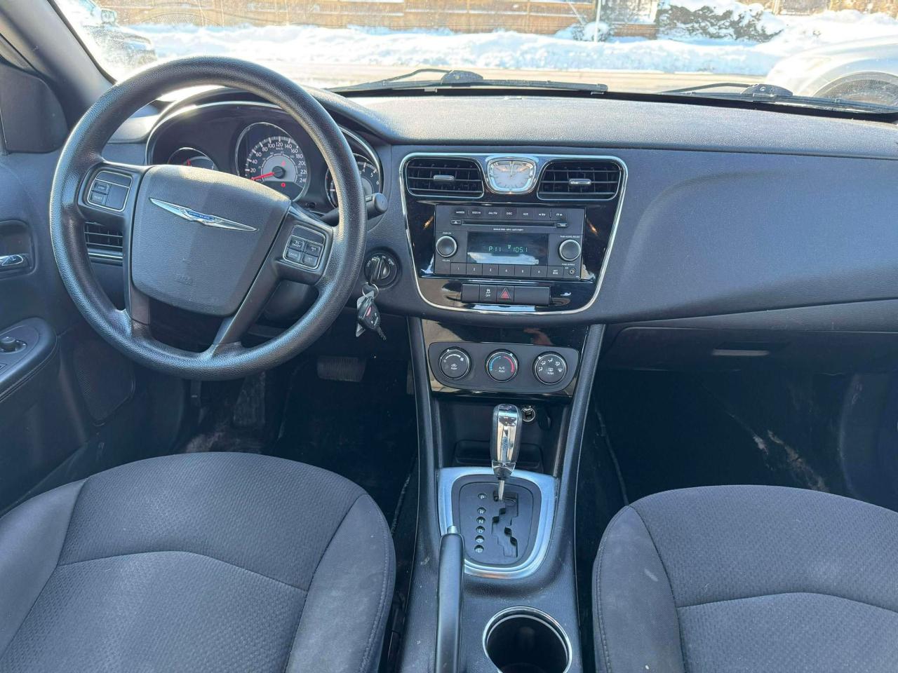 2014 Chrysler 200 4dr Sdn LX Photo