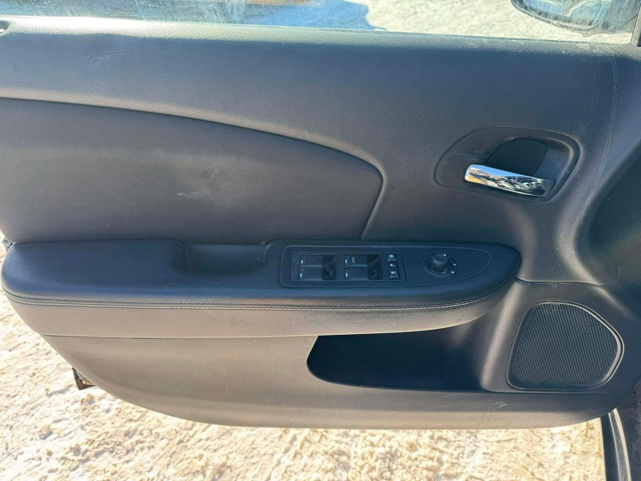 2014 Chrysler 200 4dr Sdn LX Photo