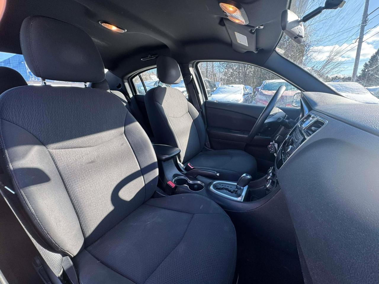 2014 Chrysler 200 4dr Sdn LX Photo