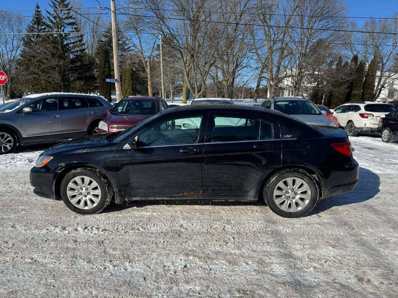 2014 Chrysler 200 4dr Sdn LX Photo2