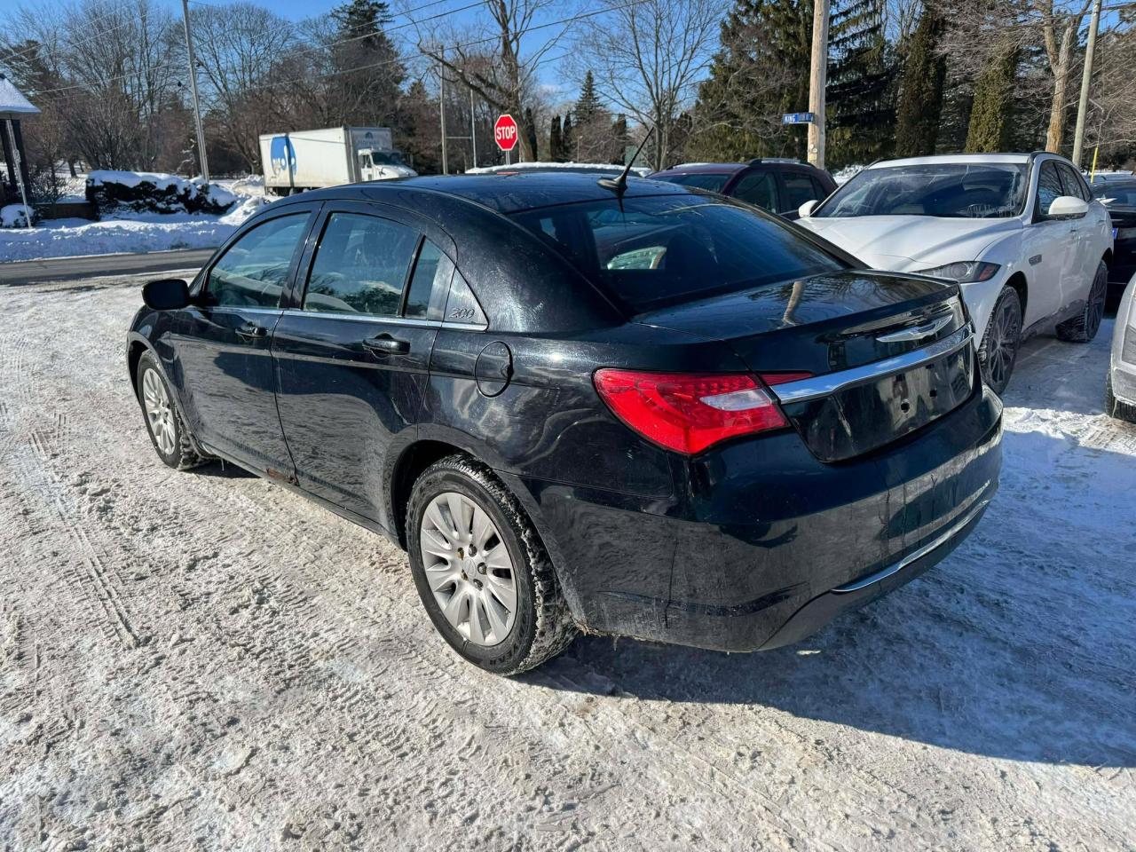 2014 Chrysler 200 4dr Sdn LX Photo3