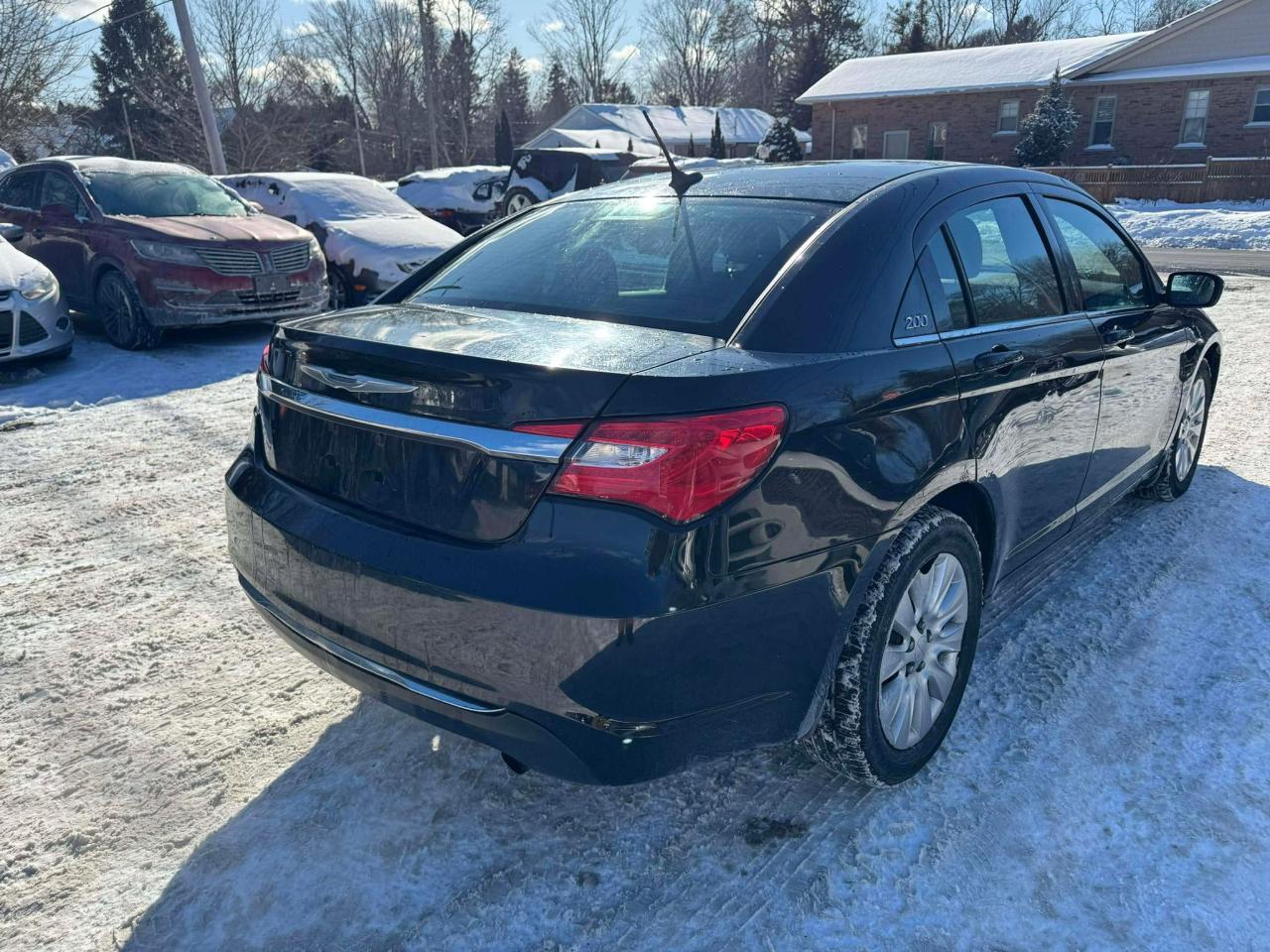 2014 Chrysler 200 4dr Sdn LX Photo