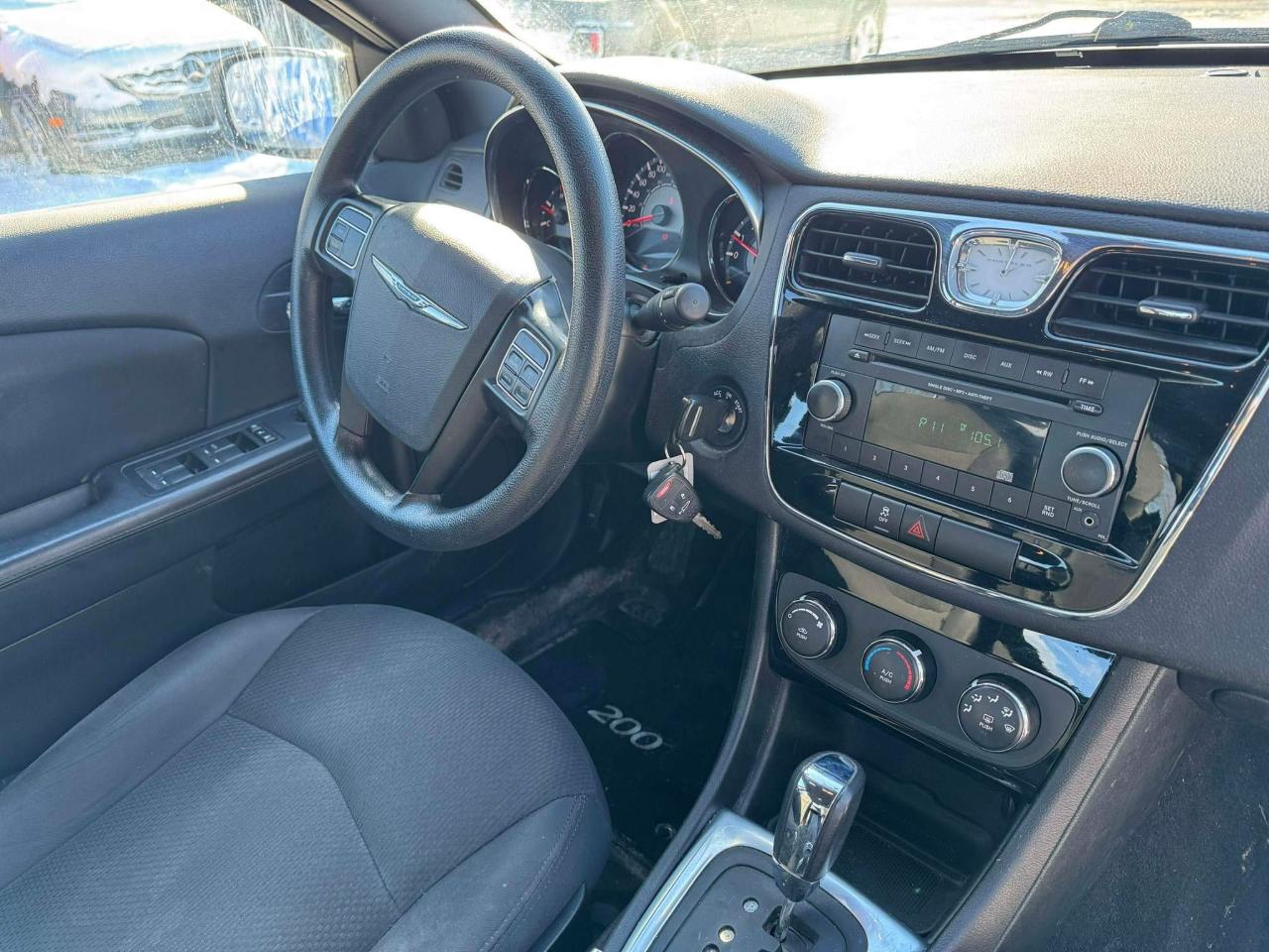 2014 Chrysler 200 4dr Sdn LX Photo