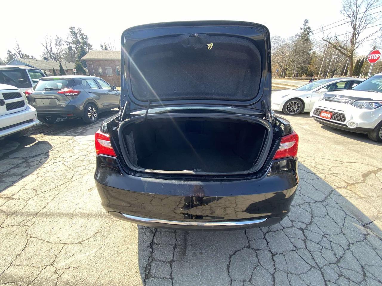 2014 Chrysler 200 4dr Sdn LX Photo