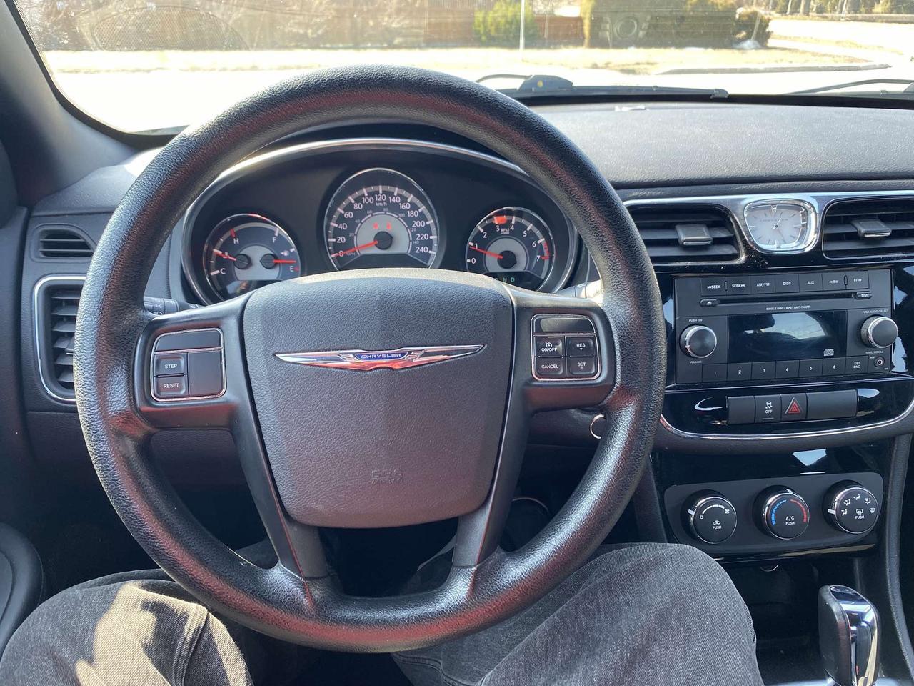 2014 Chrysler 200 4dr Sdn LX Photo