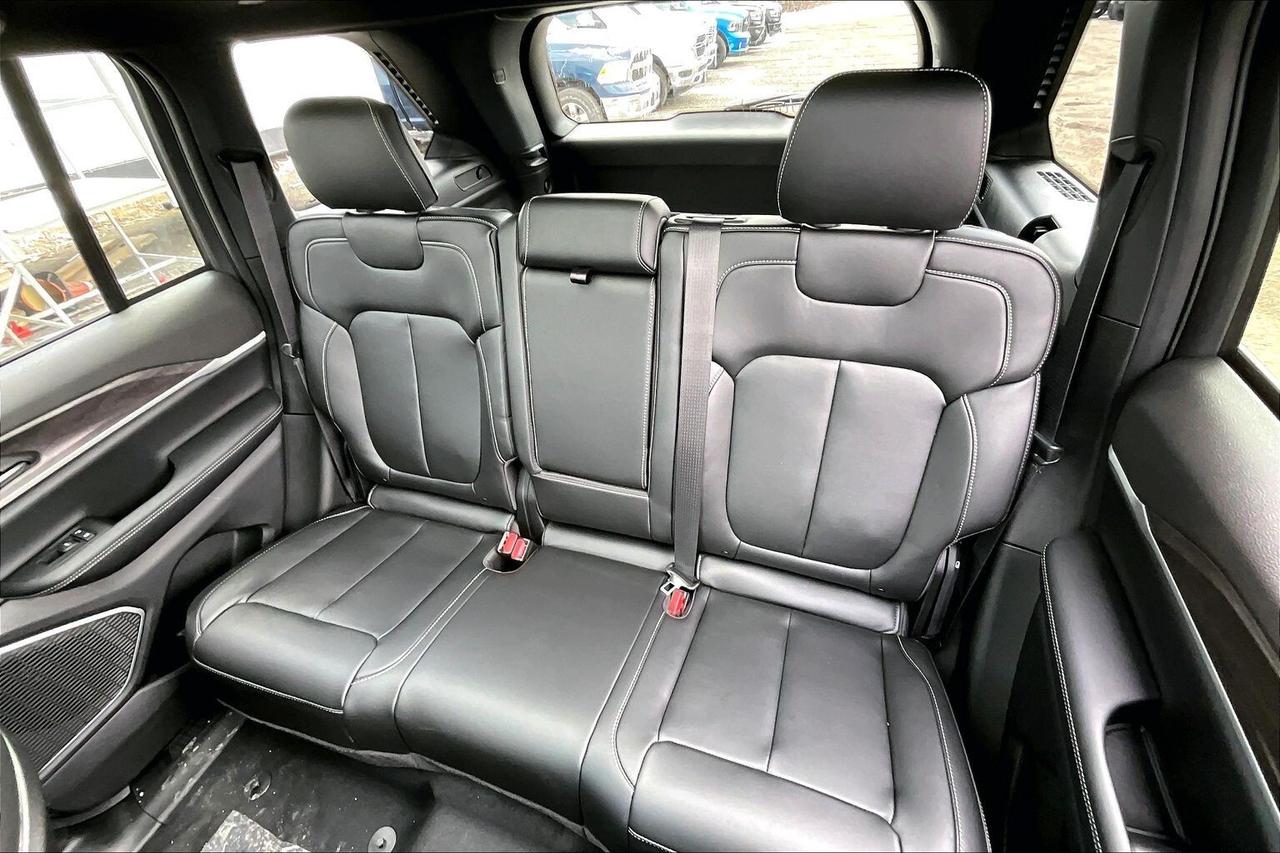 2026 Jeep Grand Cherokee LIMITED ALTITUDE | Pano Roof | Leather | Nav | 4x4 Photo