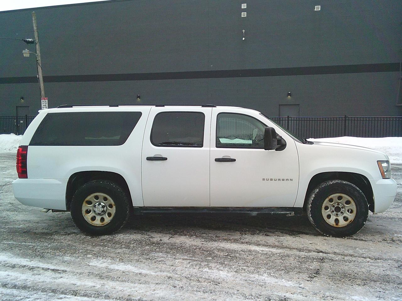 2012 Chevrolet Suburban 2WD 4dr 1500 Commercial Photo4