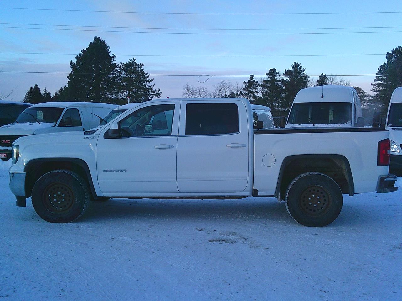 2018 GMC Sierra 1500 4WD Crew Cab 143.5  SLE Photo3