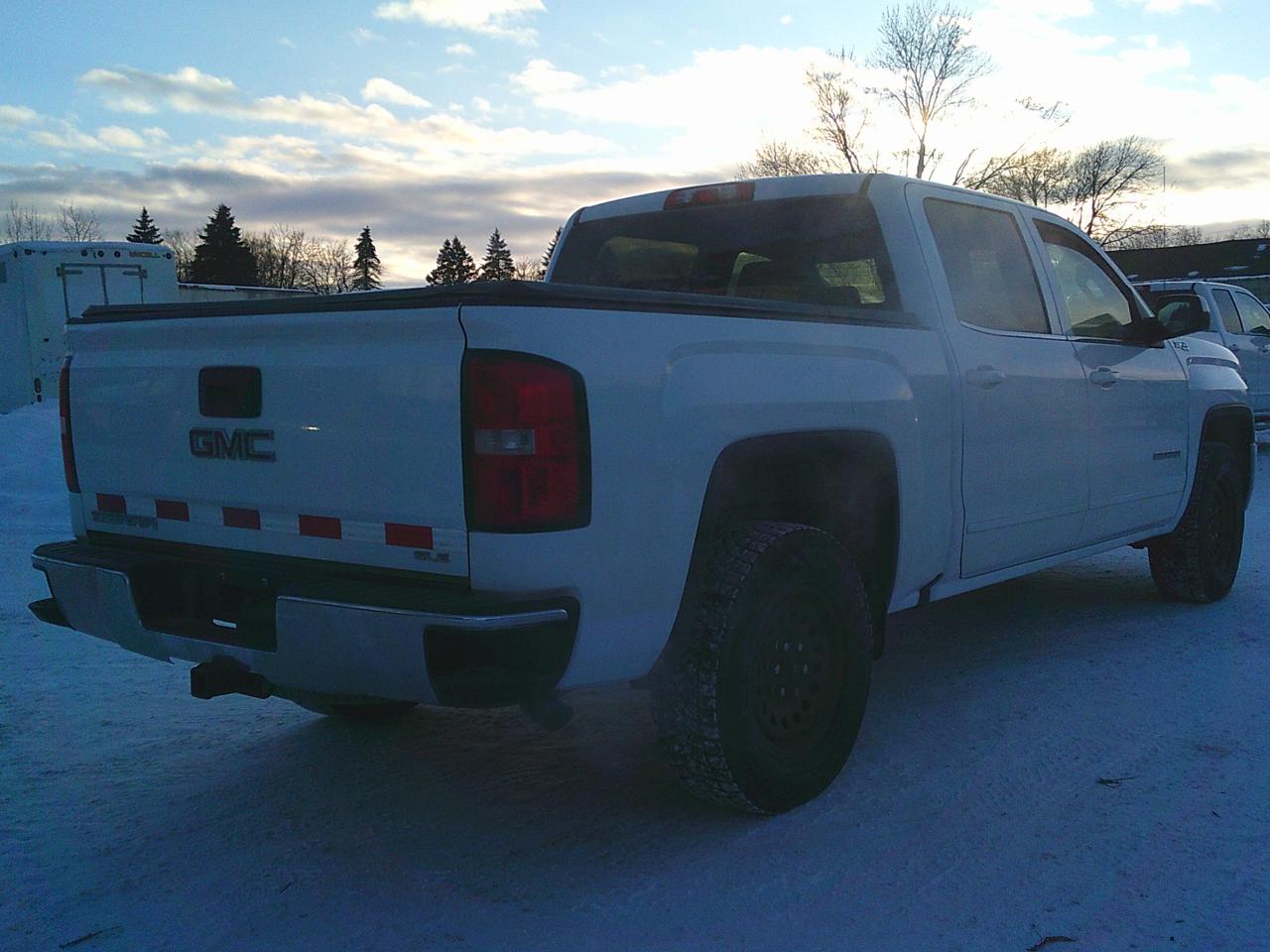 2018 GMC Sierra 1500 4WD Crew Cab 143.5  SLE Photo