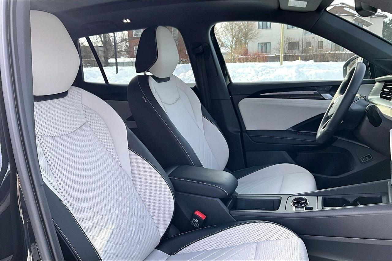 2026 Volkswagen Tiguan Comfortline R Line Black Edition AWD Photo