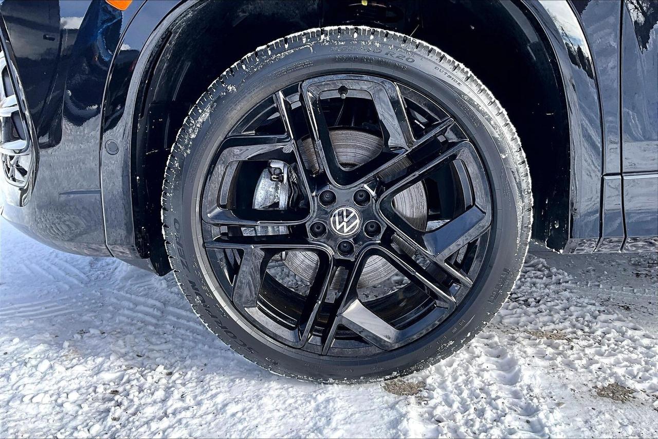 2026 Volkswagen Tiguan Comfortline R Line Black Edition AWD Photo