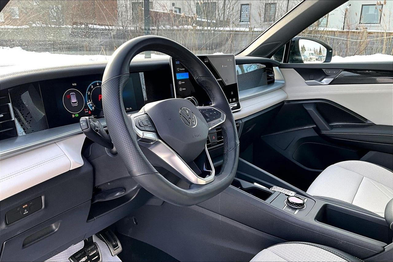 2026 Volkswagen Tiguan Comfortline R Line Black Edition AWD Photo