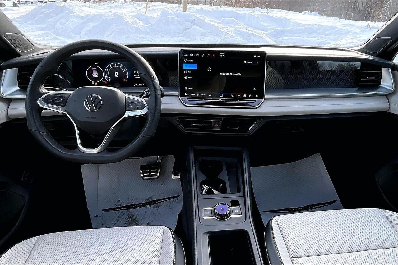 2026 Volkswagen Tiguan Comfortline R Line Black Edition AWD Photo