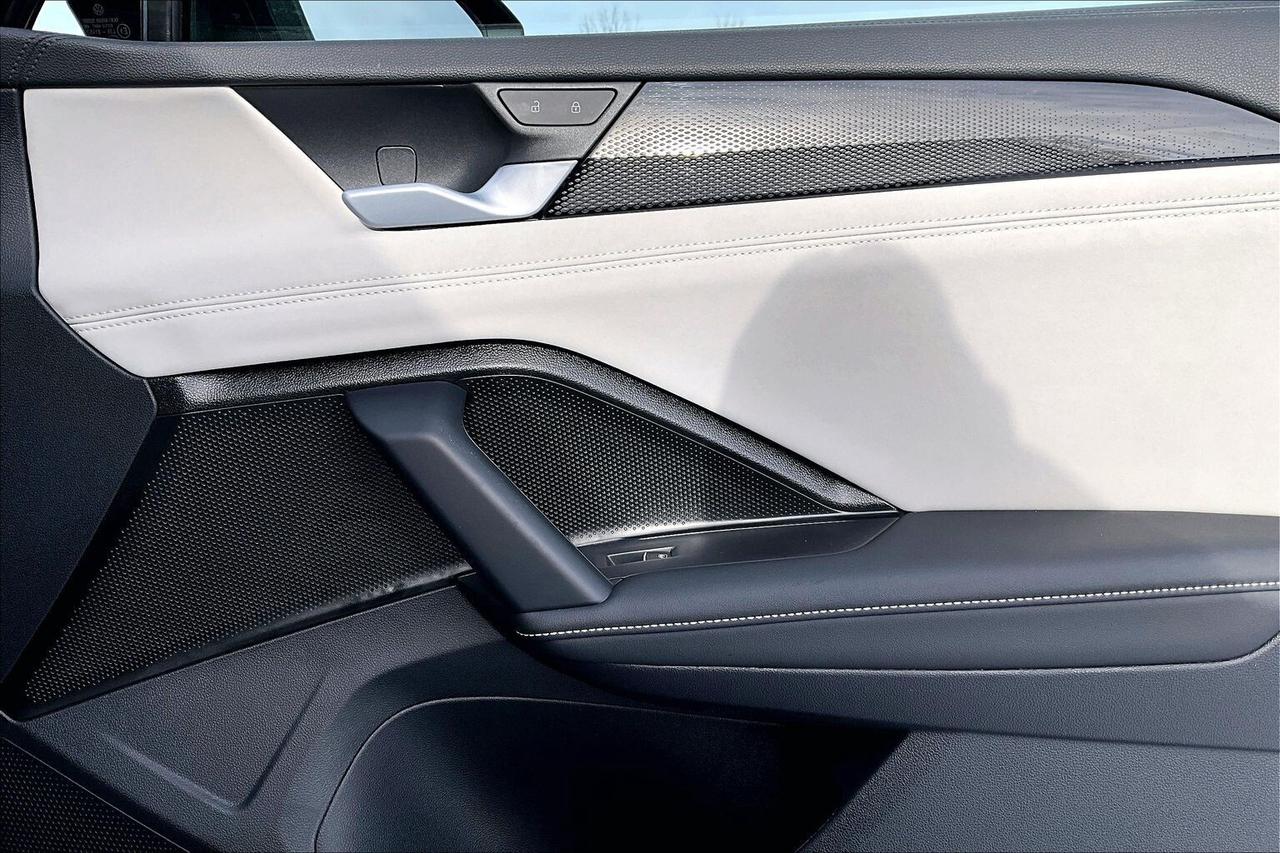 2026 Volkswagen Tiguan Comfortline R Line Black Edition AWD Photo