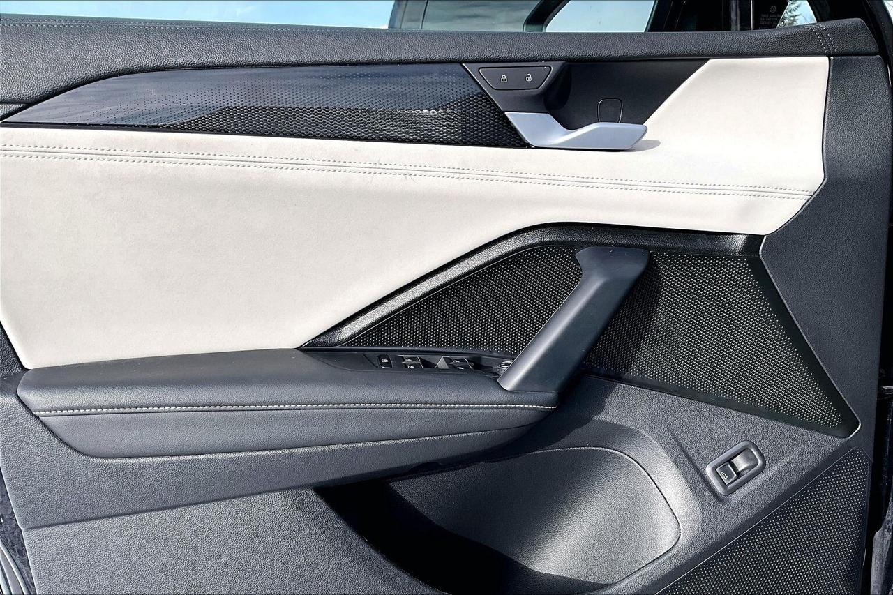 2026 Volkswagen Tiguan Comfortline R Line Black Edition AWD Photo