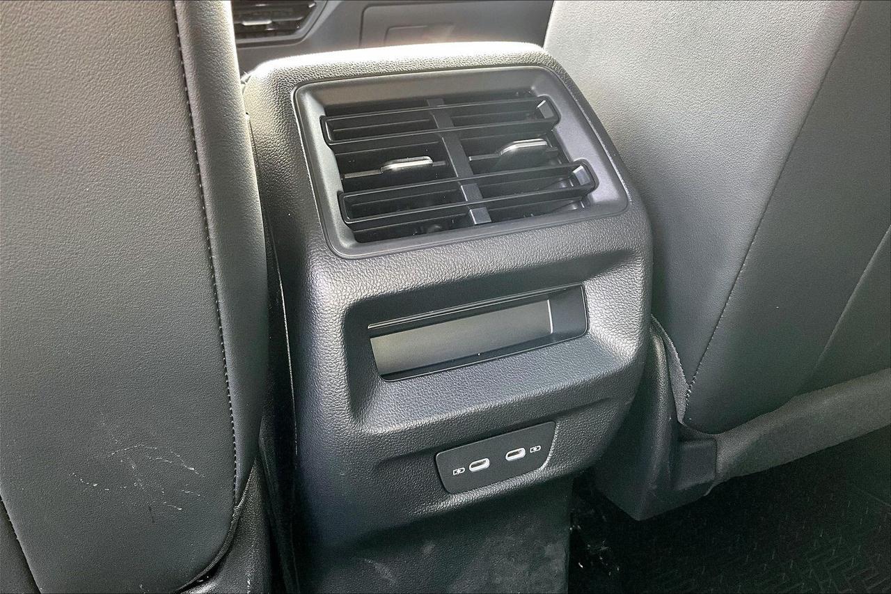 2026 Volkswagen Tiguan Comfortline R Line Black Edition AWD Photo