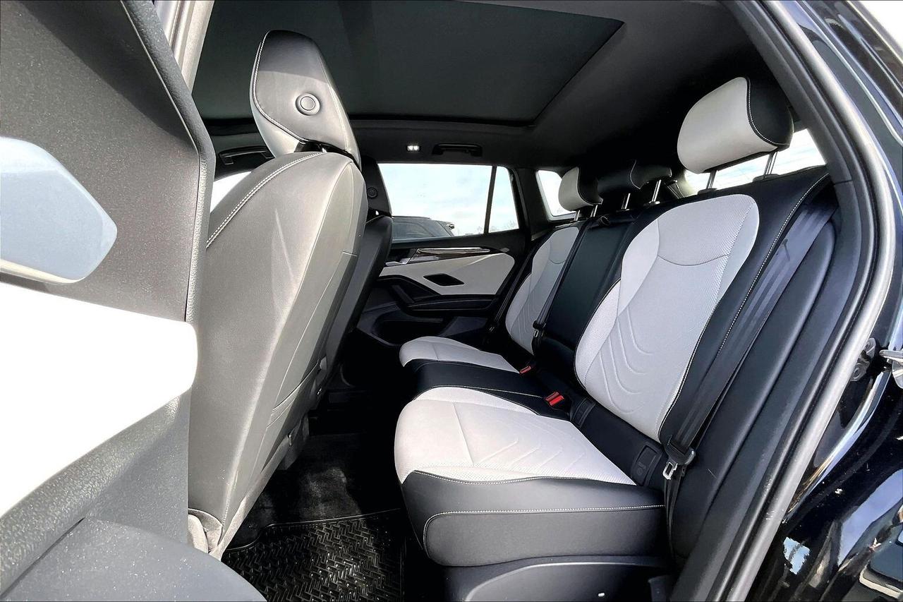 2026 Volkswagen Tiguan Comfortline R Line Black Edition AWD Photo