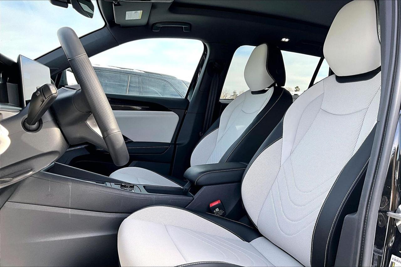 2026 Volkswagen Tiguan Comfortline R Line Black Edition AWD Photo