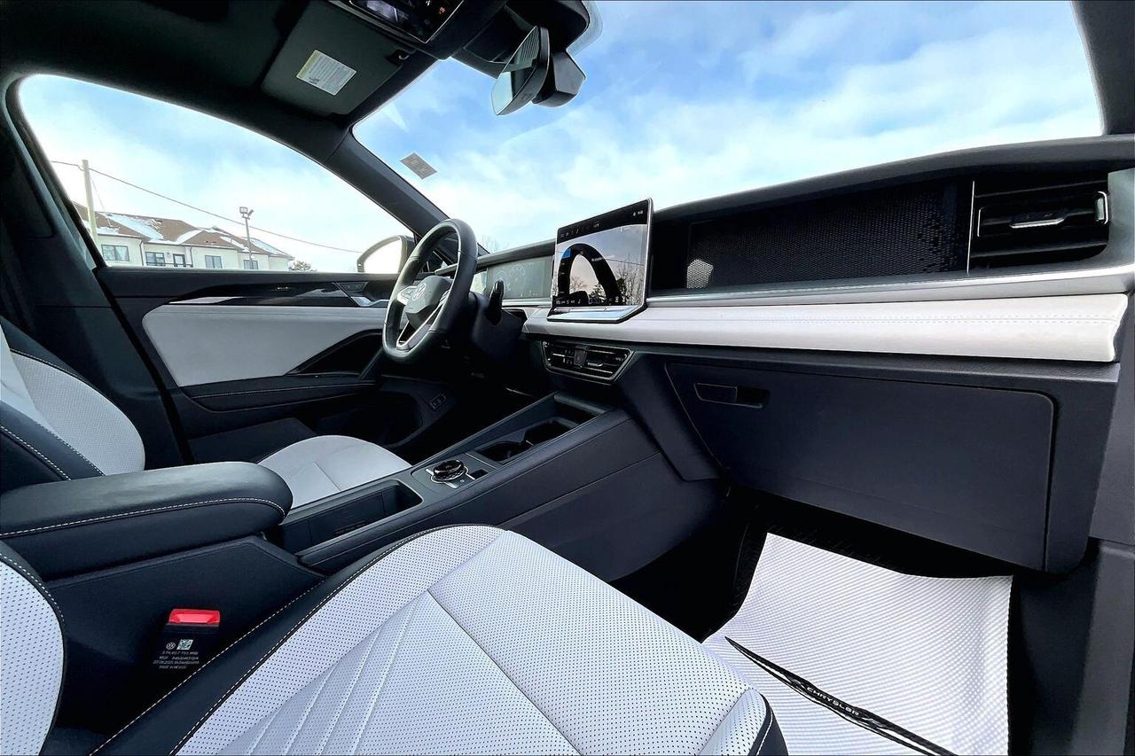 2026 Volkswagen Tiguan Comfortline R Line Black Edition AWD Photo