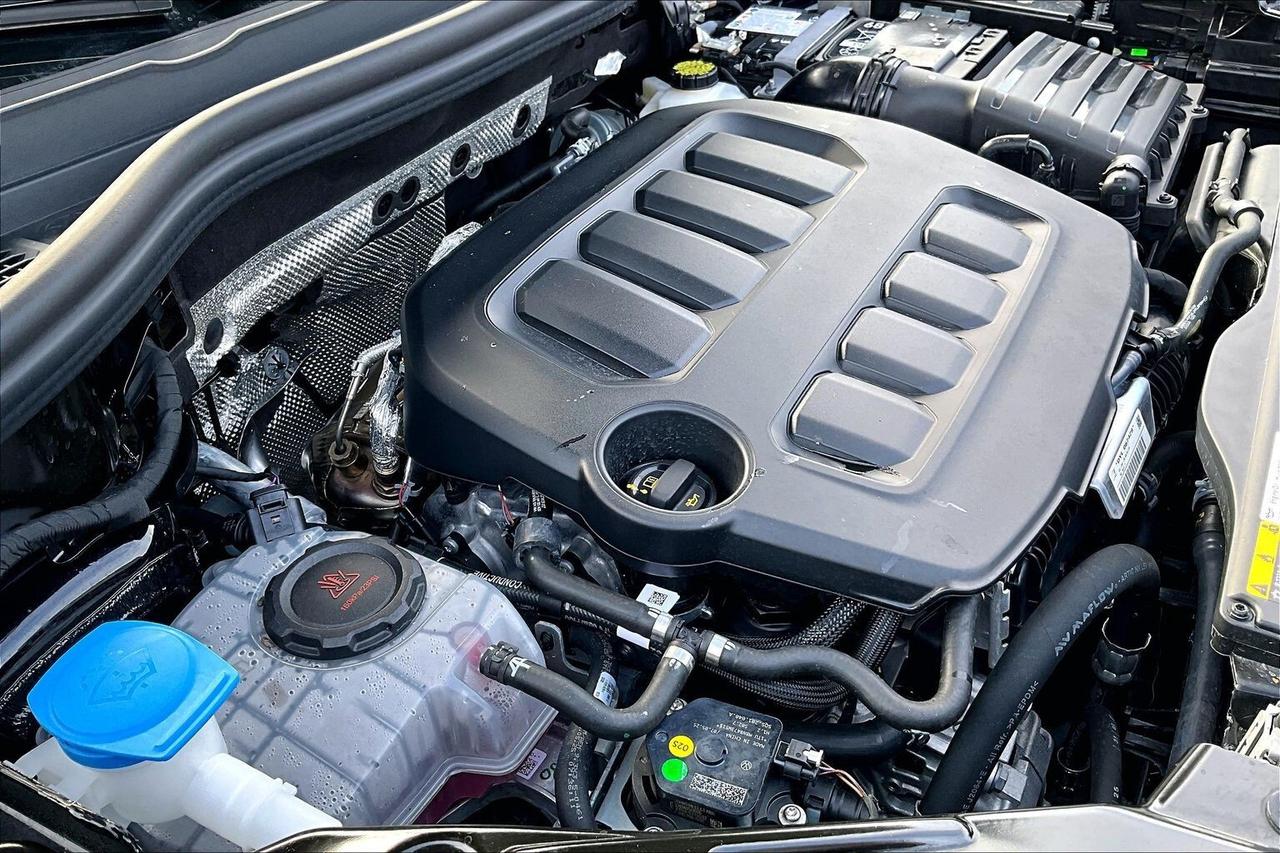 2026 Volkswagen Tiguan Comfortline R Line Black Edition AWD Photo