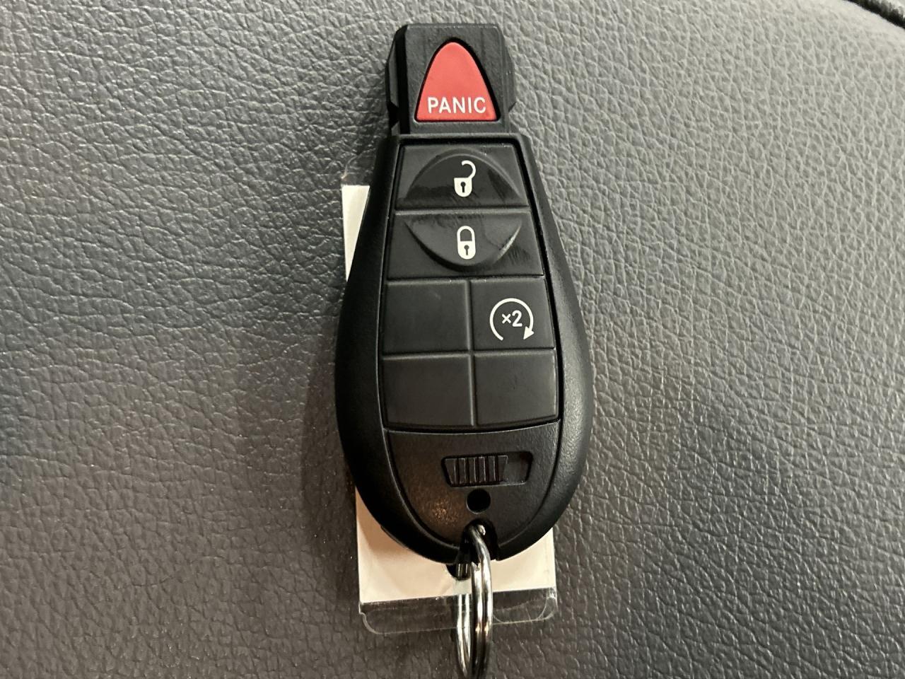 2020 RAM 1500 Classic EXPRESS 4X4 | NIGHT EDITION | CREW | 5.7L V8 Photo4