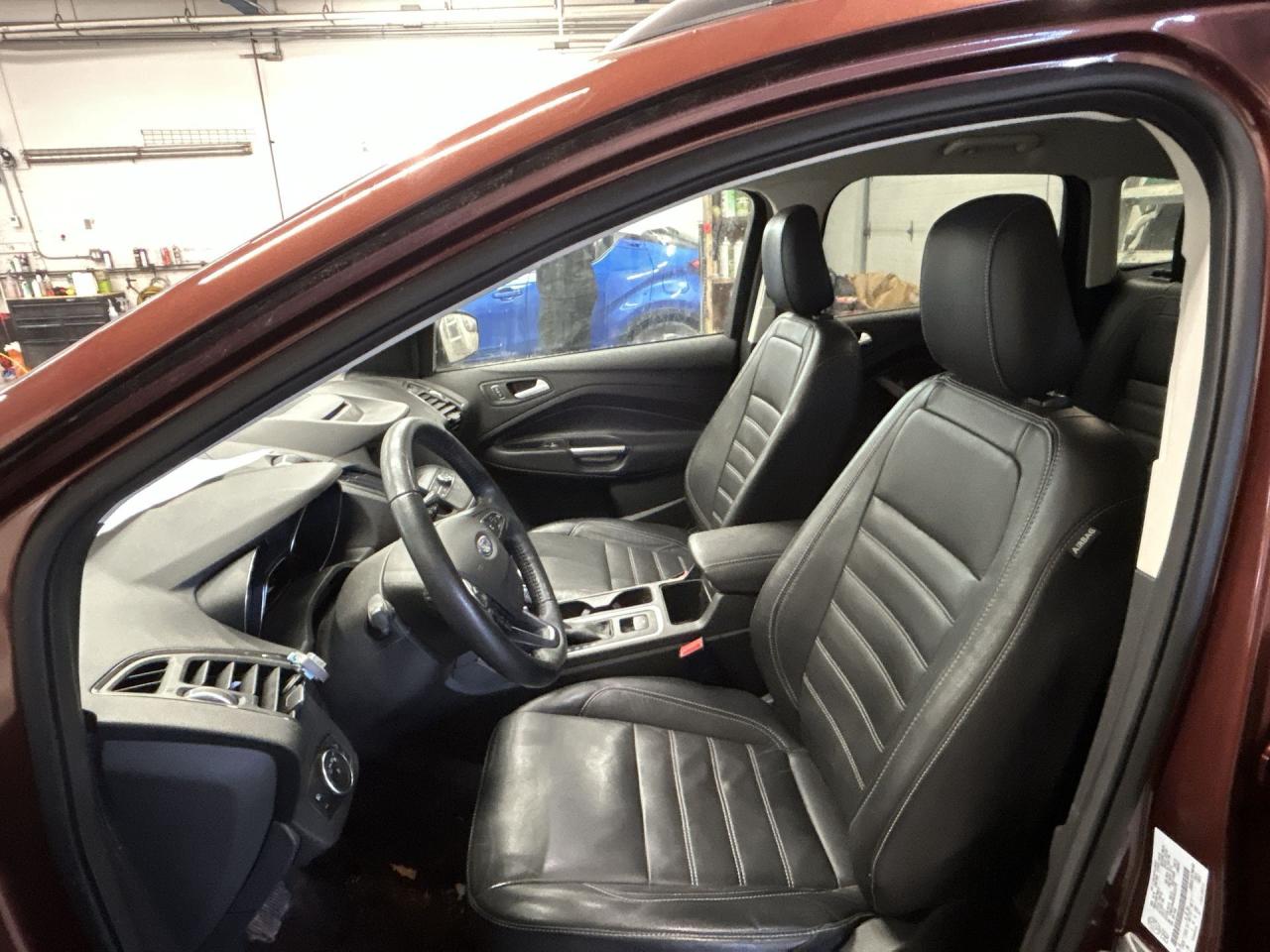 2018 Ford Escape SEL AWD | HTD LEATHER | CARPLAY | ALLOYS | A/C Photo