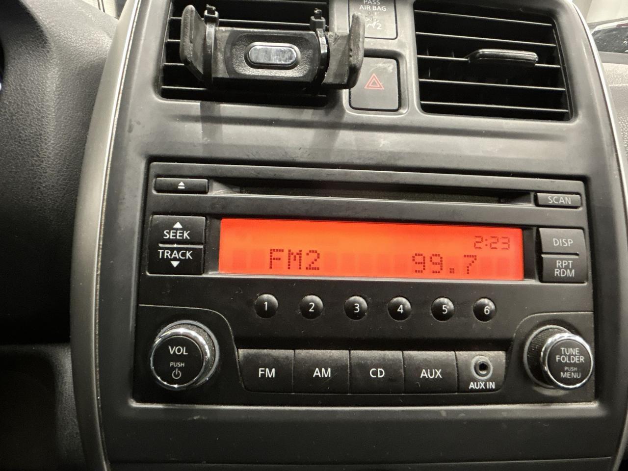 2015 Nissan Versa Note 5-SPEED | ONLY 91,000KMS!! | BLUETOOTH | A/C | CD Photo4