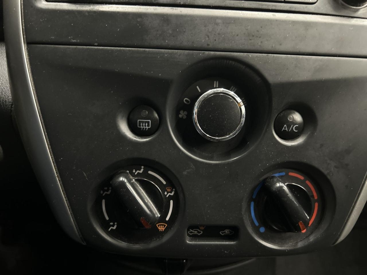 2015 Nissan Versa Note 5-SPEED | ONLY 91,000KMS!! | BLUETOOTH | A/C | CD Photo