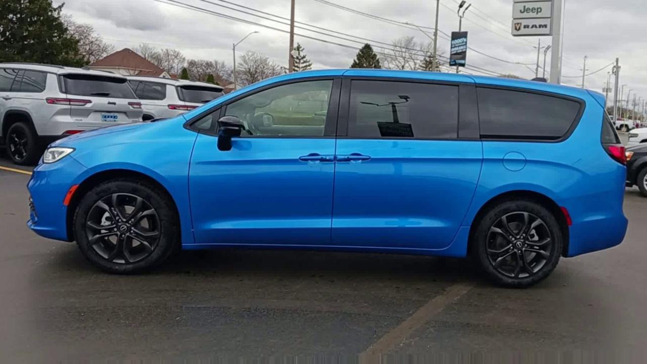 2026 Chrysler Pacifica Select FWD Photo