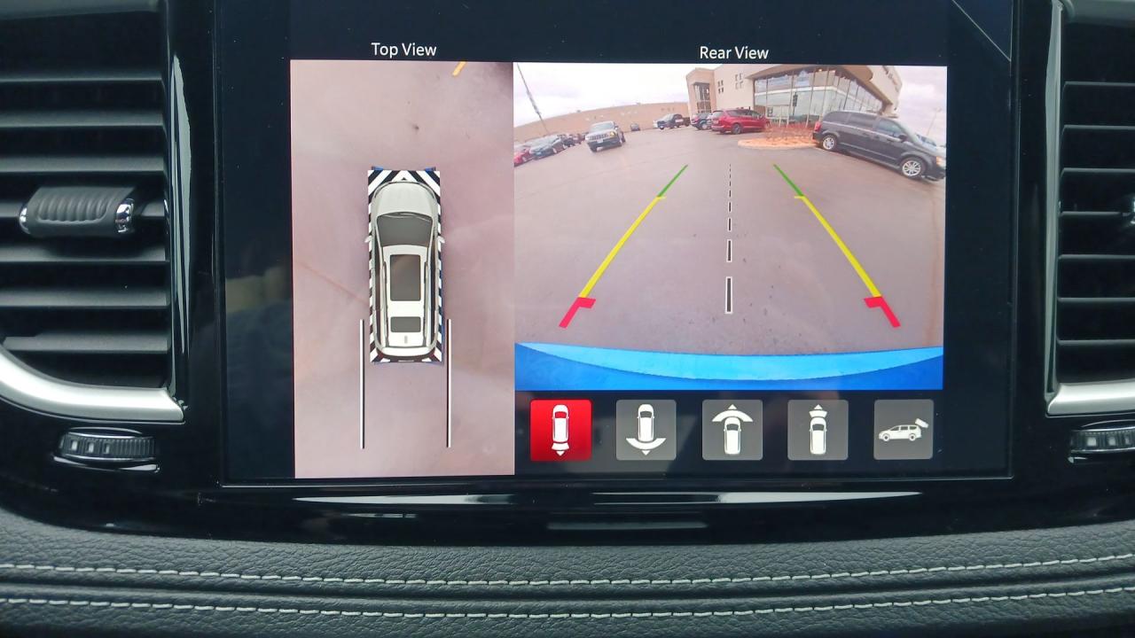 2026 Chrysler Pacifica Select FWD Photo