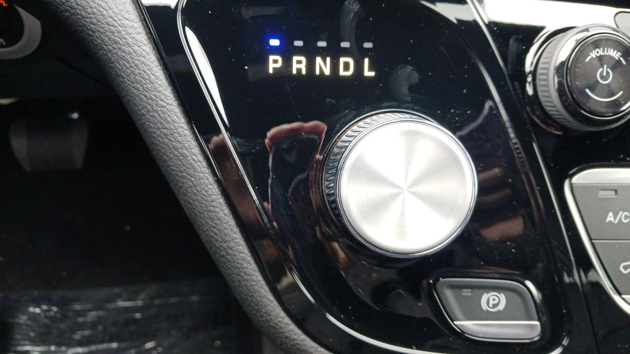 2026 Chrysler Pacifica Select FWD Photo