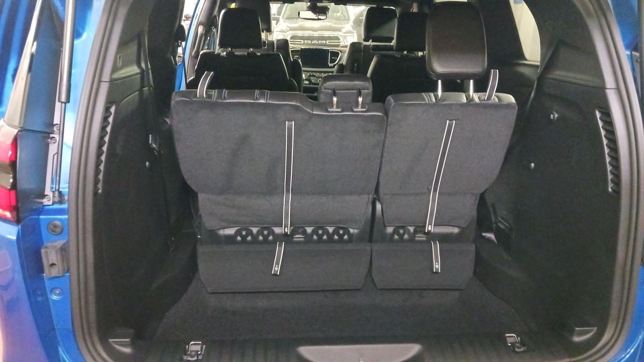 2026 Chrysler Pacifica Select FWD Photo