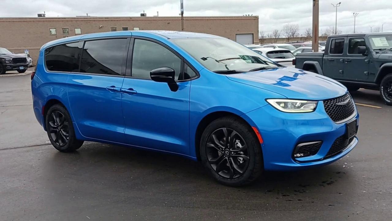 2026 Chrysler Pacifica Select FWD Photo