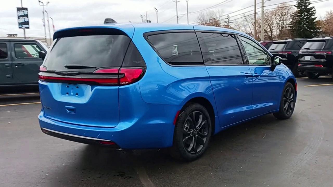 2026 Chrysler Pacifica Select FWD Photo