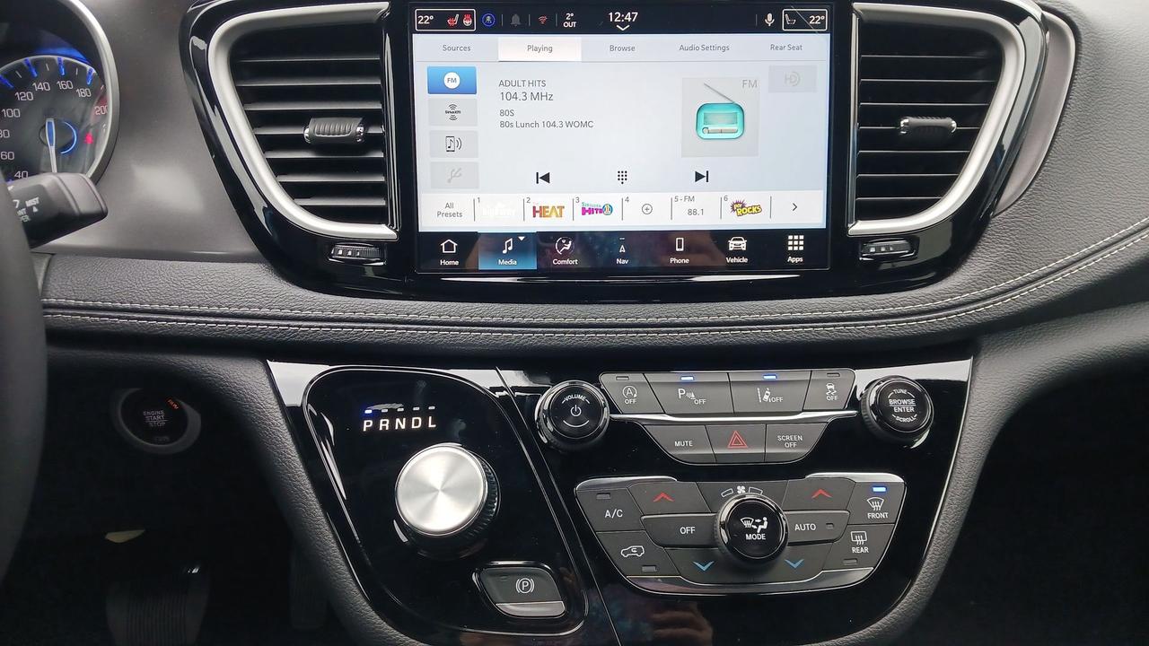 2026 Chrysler Pacifica Select FWD Photo