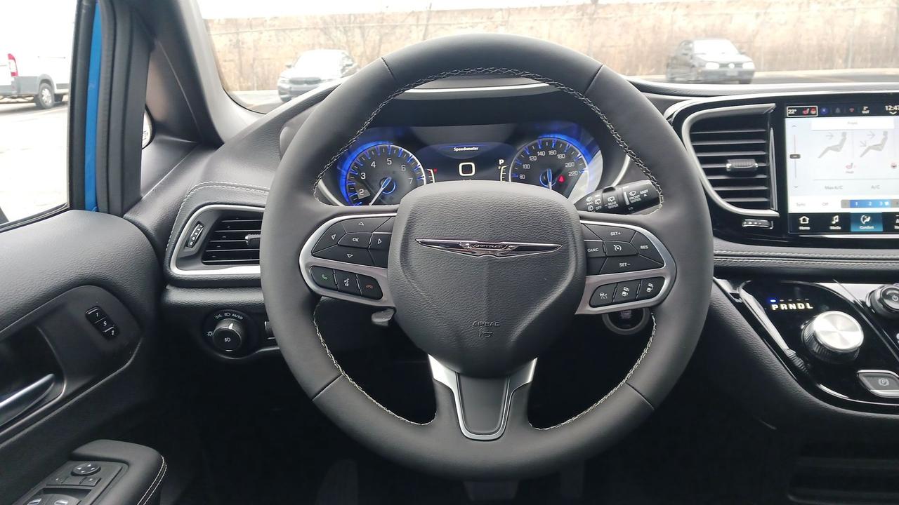 2026 Chrysler Pacifica Select FWD Photo