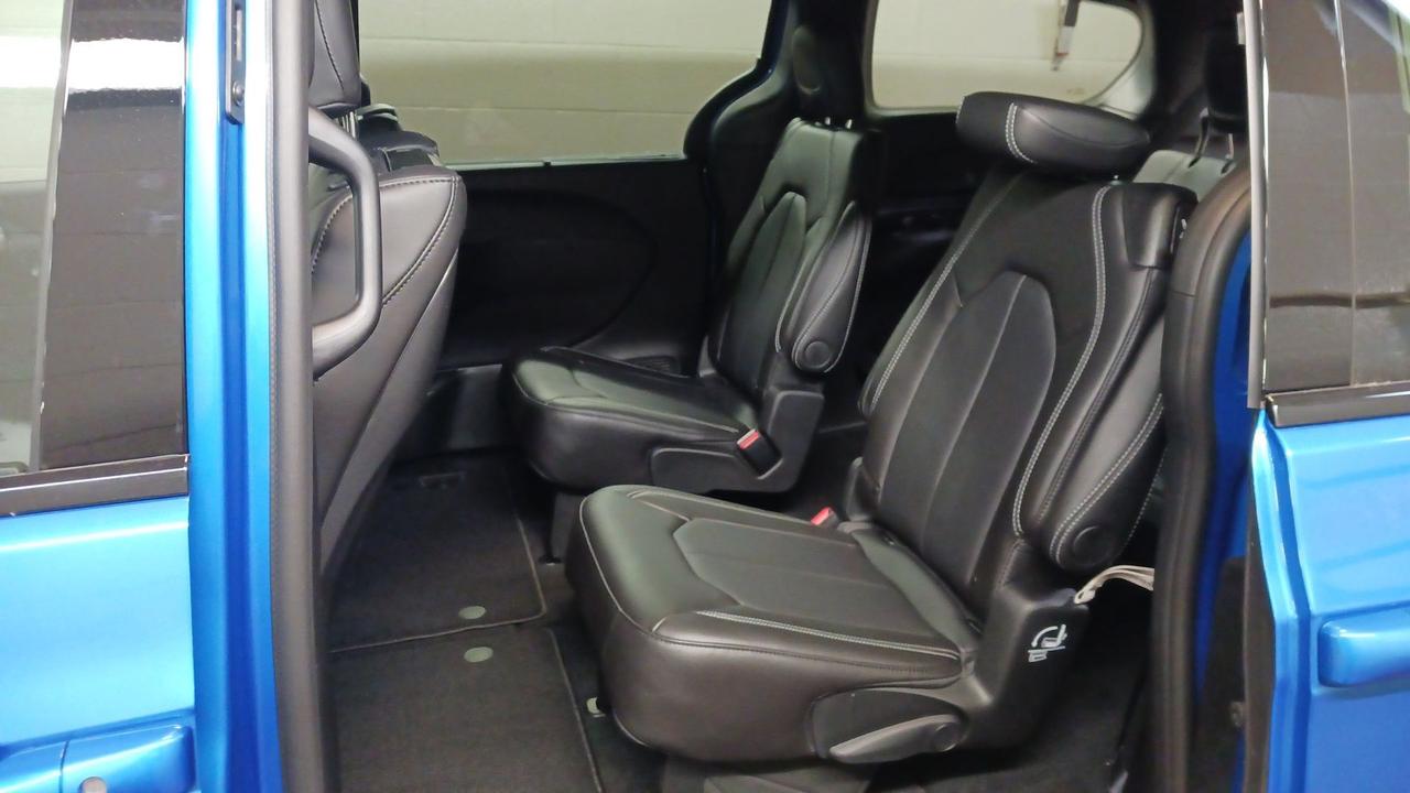 2026 Chrysler Pacifica Select FWD Photo