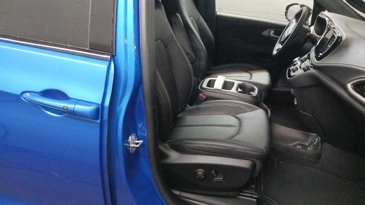 2026 Chrysler Pacifica Select FWD Photo