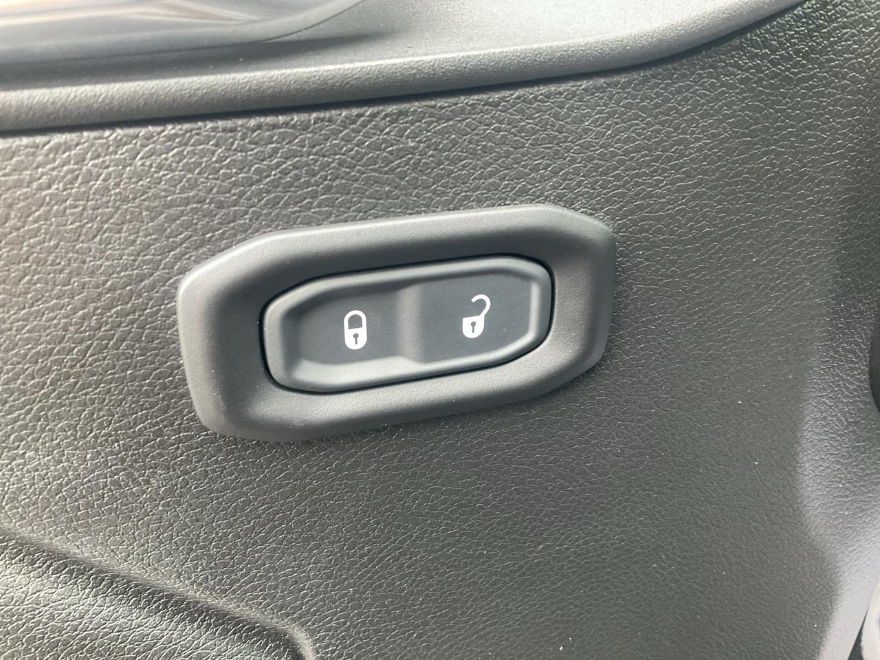 2021 Jeep Gladiator TECHNOLOGY PKG / TRAILER TOW / COLD WEATHER PKG Photo