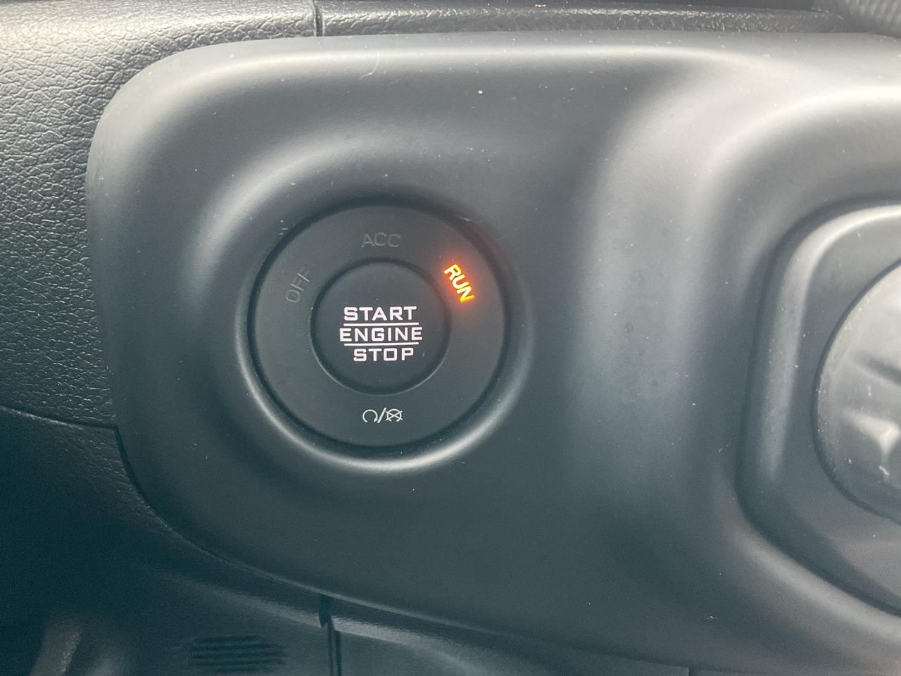 2021 Jeep Gladiator TECHNOLOGY PKG / TRAILER TOW / COLD WEATHER PKG Photo