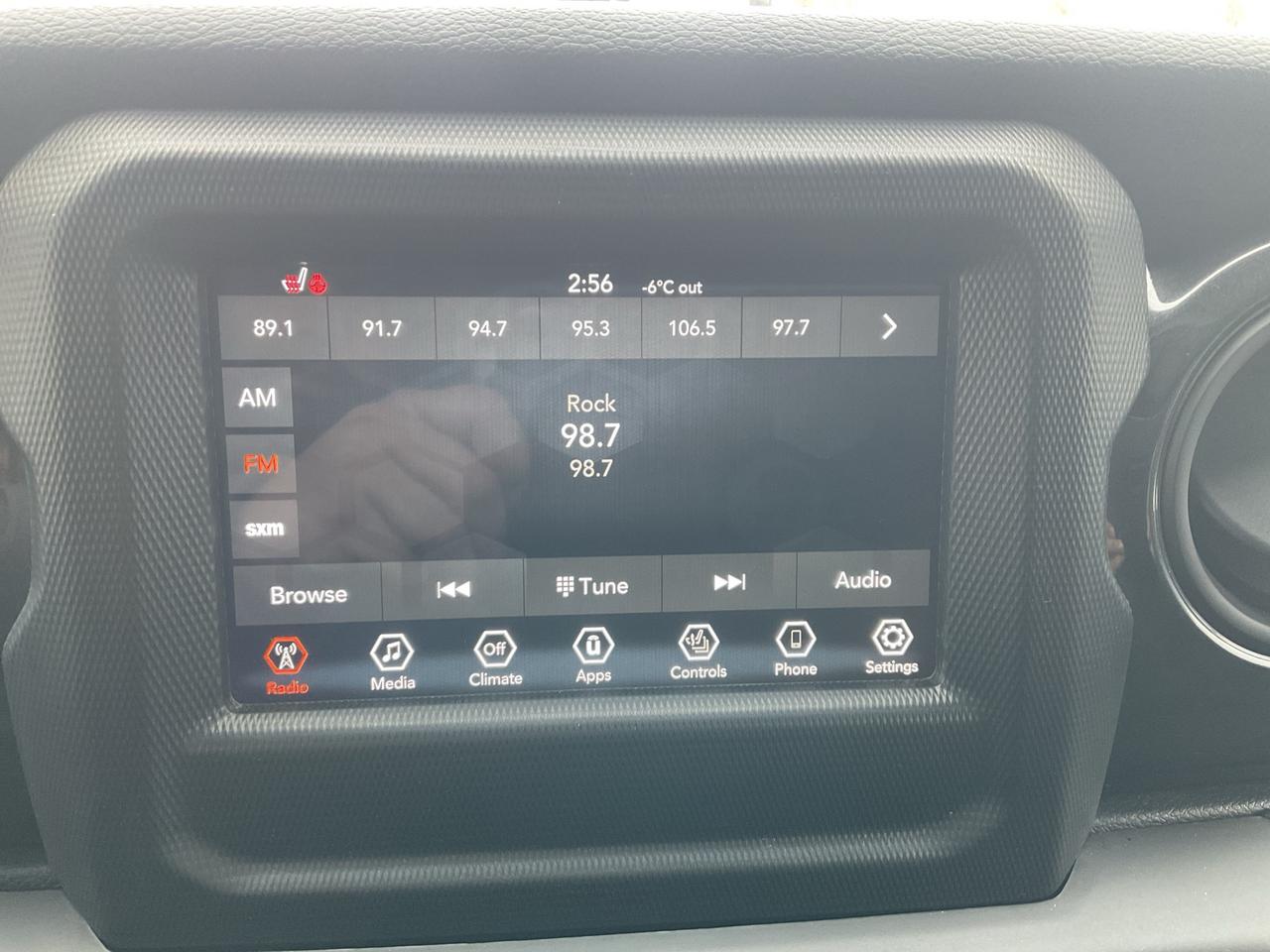 2021 Jeep Gladiator TECHNOLOGY PKG / TRAILER TOW / COLD WEATHER PKG Photo