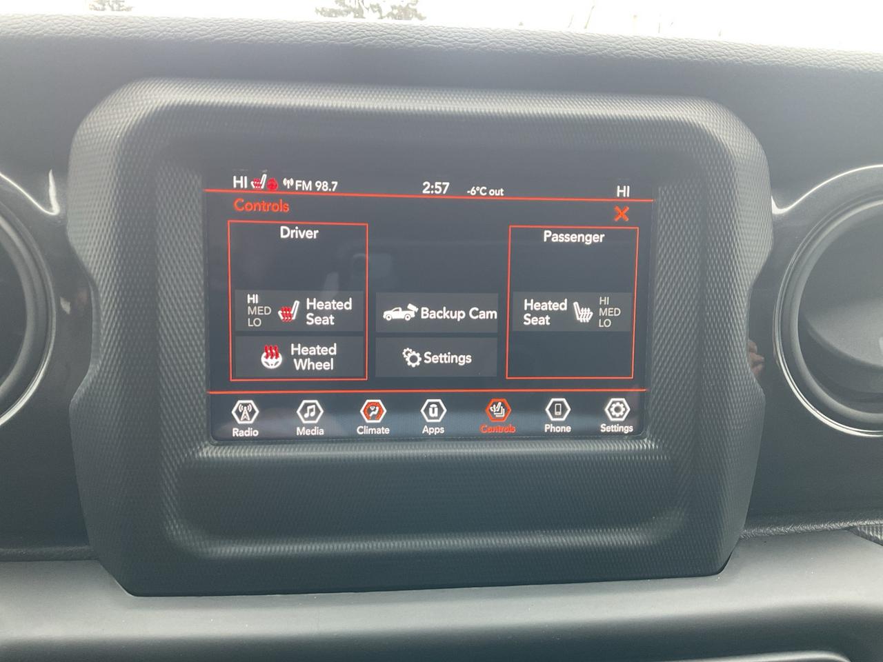 2021 Jeep Gladiator TECHNOLOGY PKG / TRAILER TOW / COLD WEATHER PKG Photo