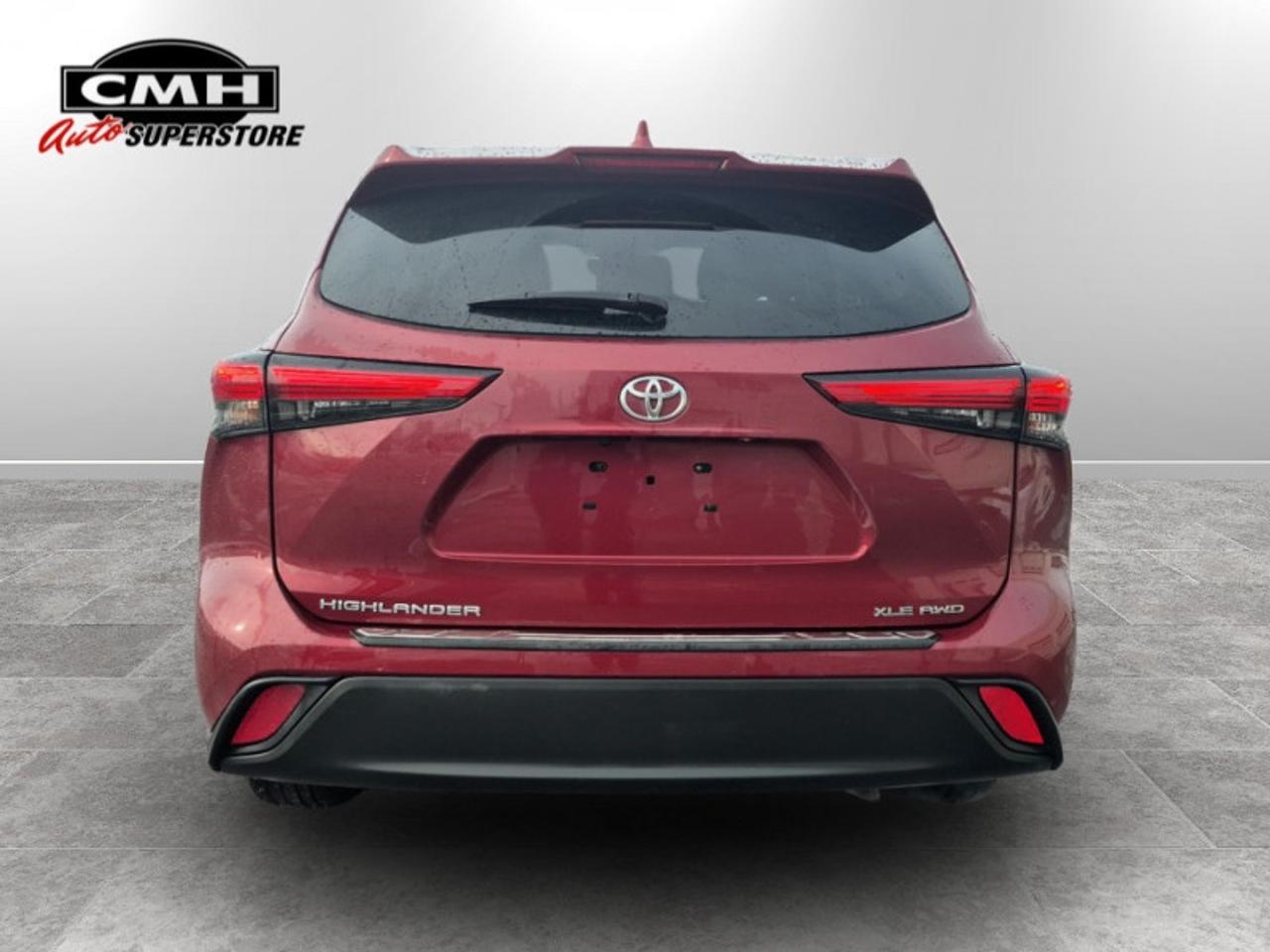 2021 Toyota Highlander XLE Photo2