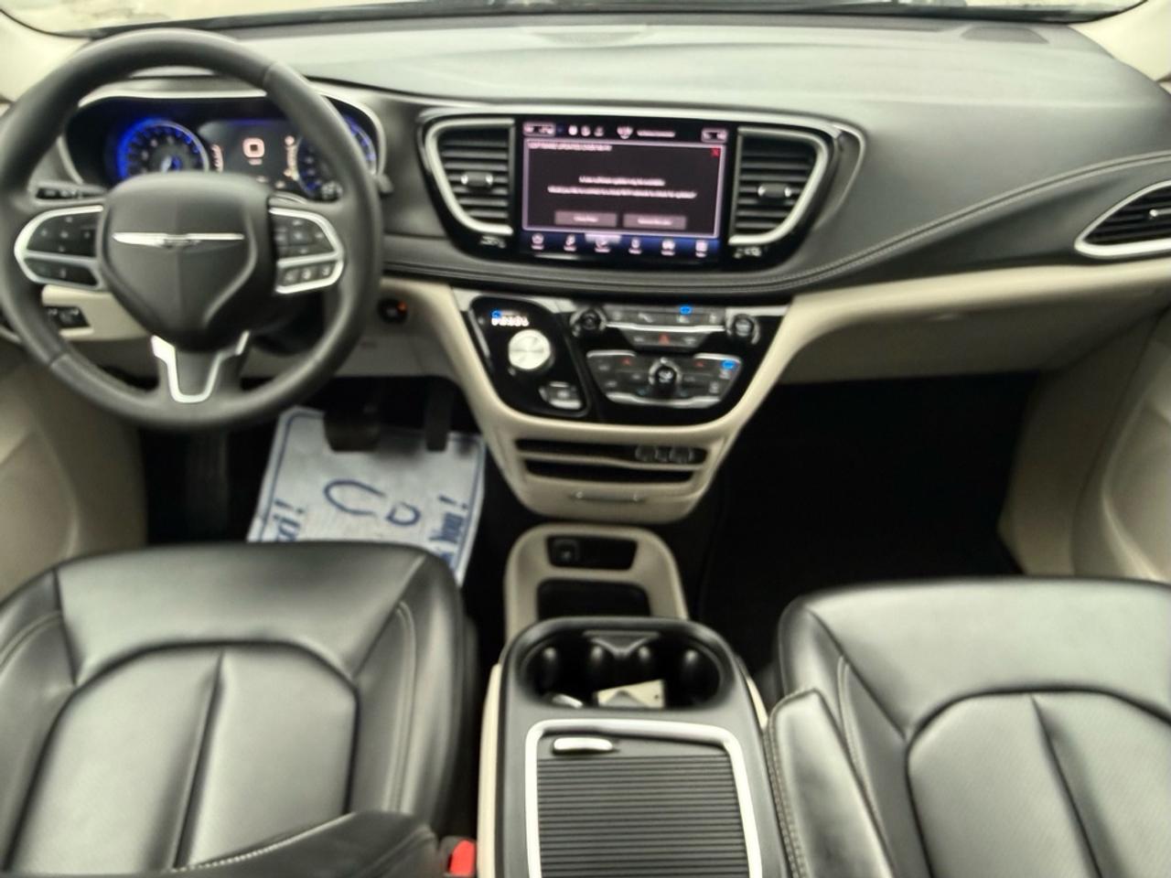 2023 Chrysler Pacifica Touring L  - Apple CarPlay - $94.39 /Wk Photo