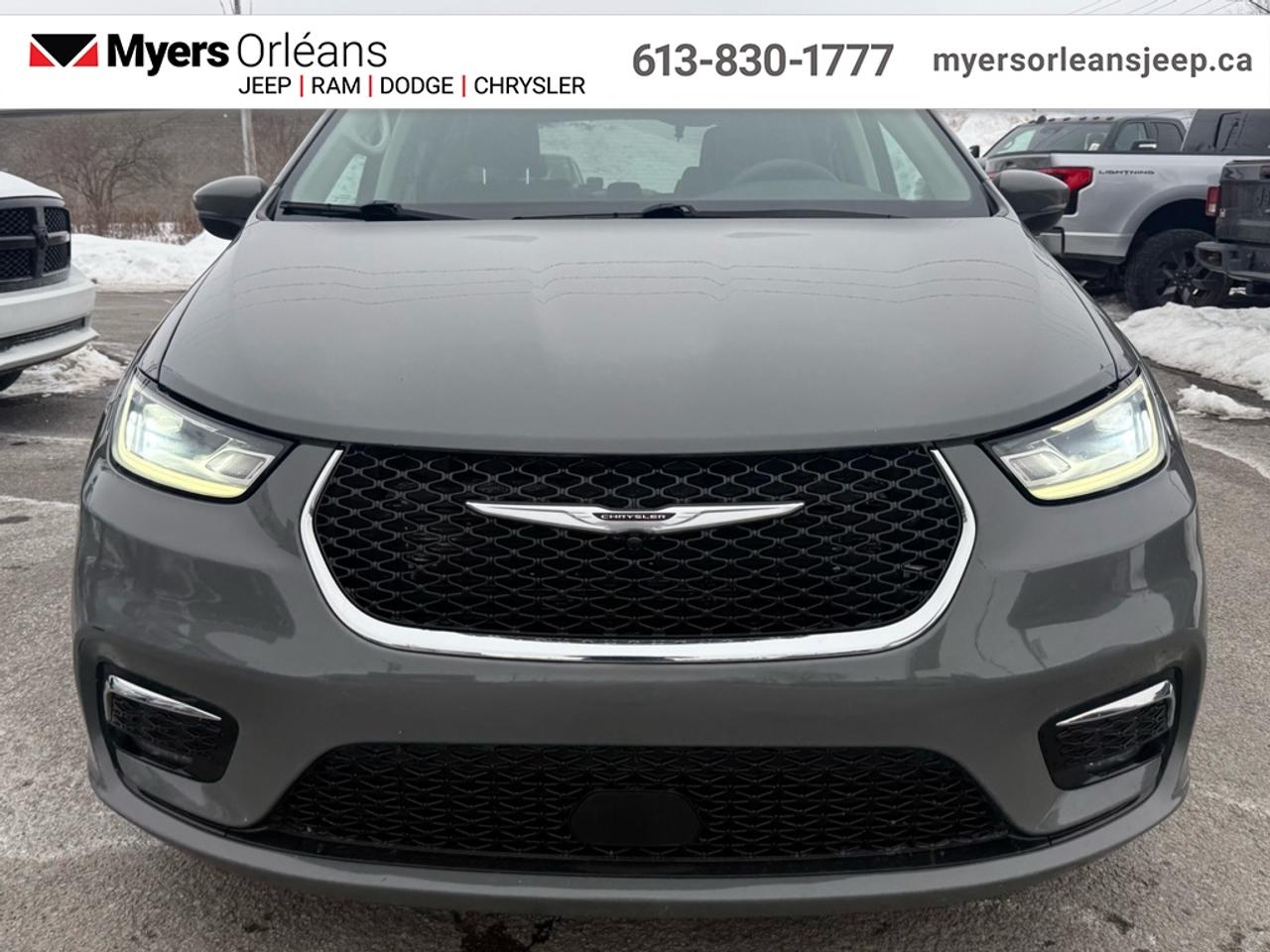 2023 Chrysler Pacifica Touring L   - Apple CarPlay Photo