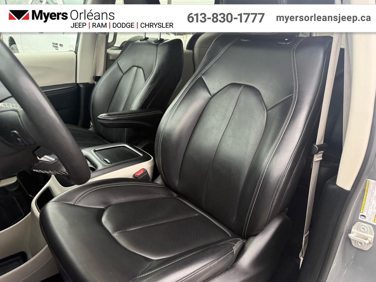 2023 Chrysler Pacifica Touring L   - Apple CarPlay Photo